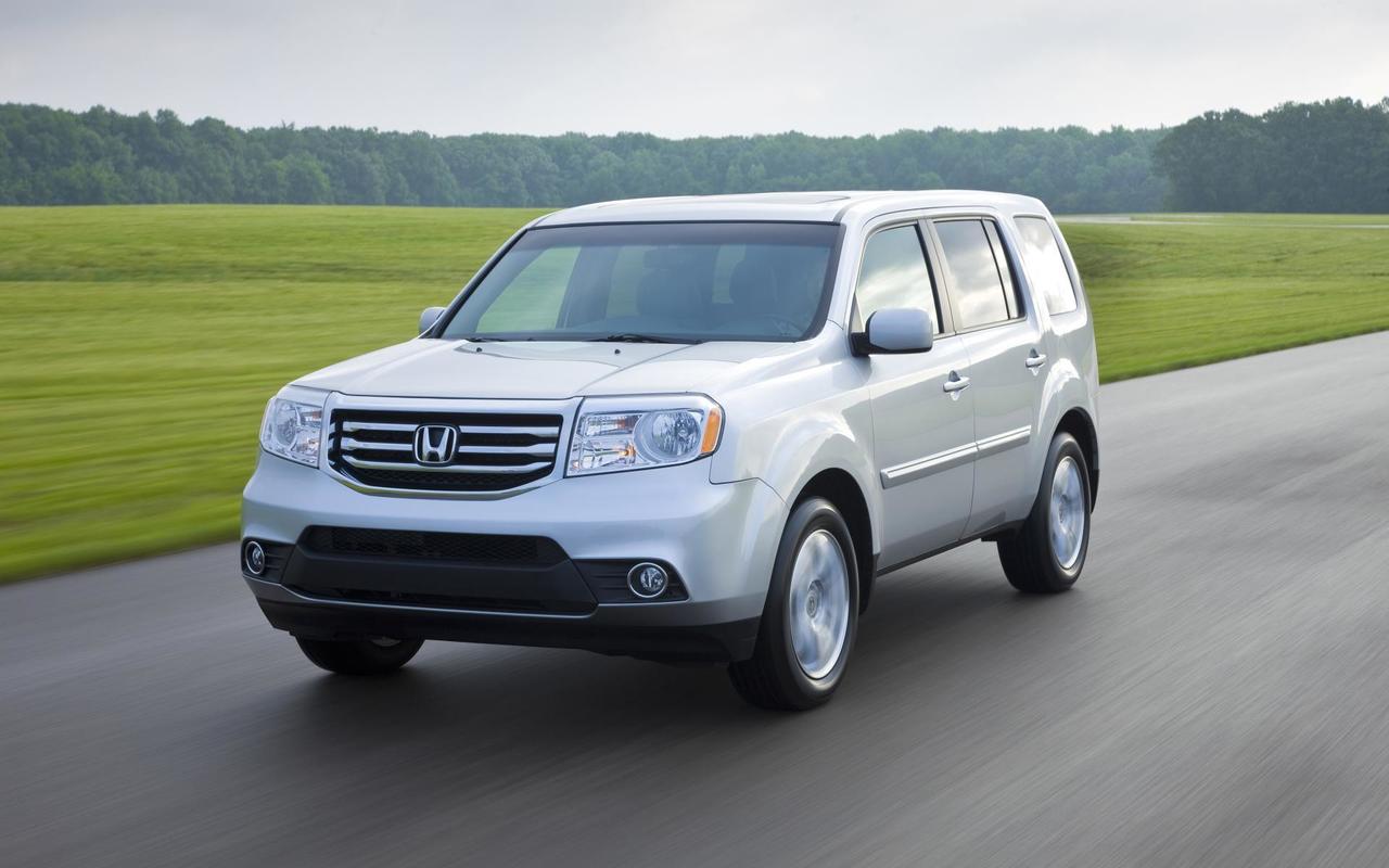 Чотири авто: якими автівками володіє звільнений заступник міністра Гогілашвілі та скільки вони коштують